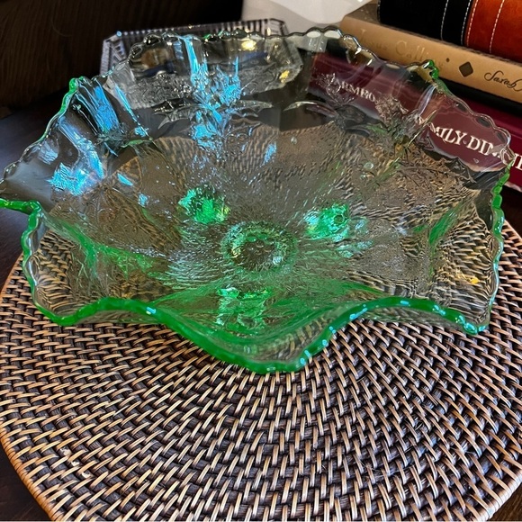 Stag & Holly Green FENTON 10" Round 3-Toed Crimped Uranium Glass Bowl - Picture 12 of 13